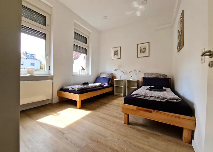 Burgunder helle und geräumige Ferienwohnung