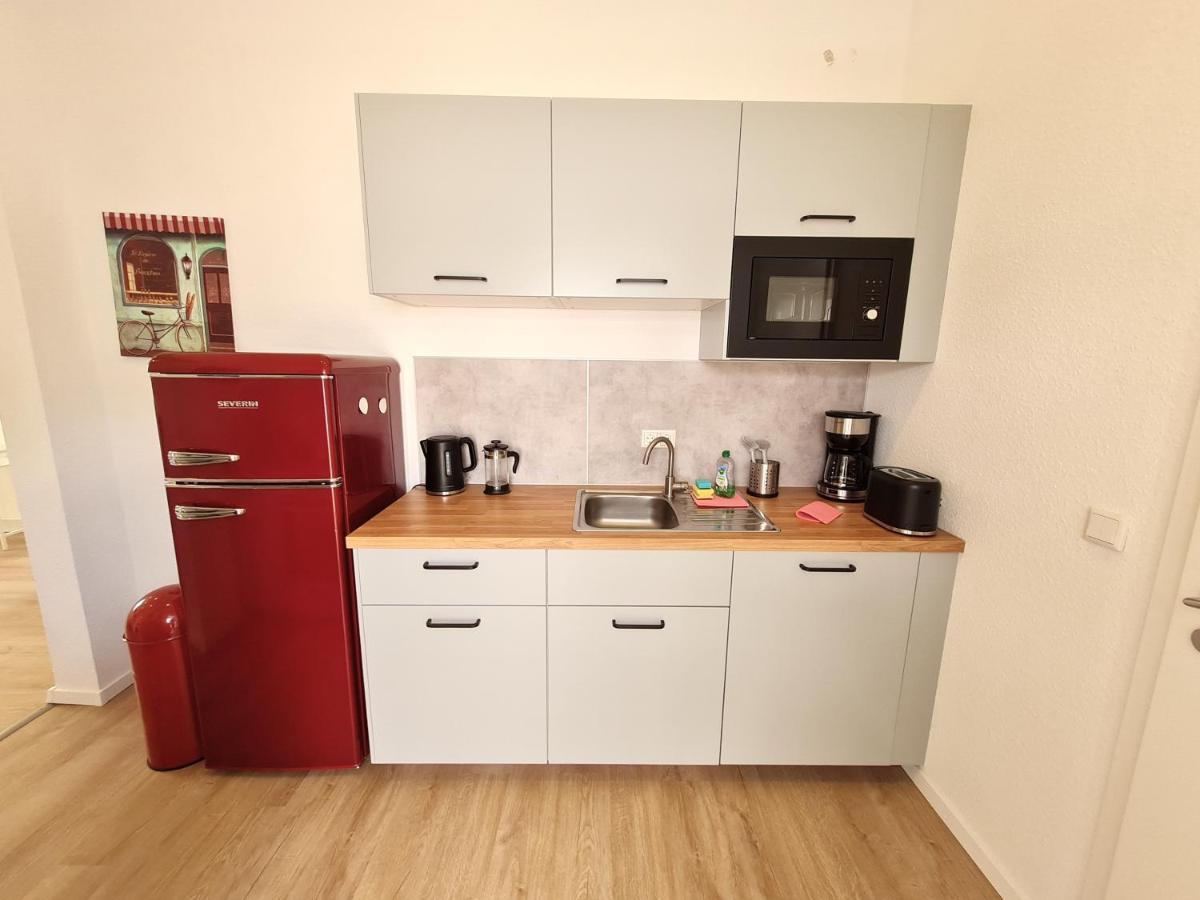 Burgunder Helle Und Geräumige Apartment Mainz