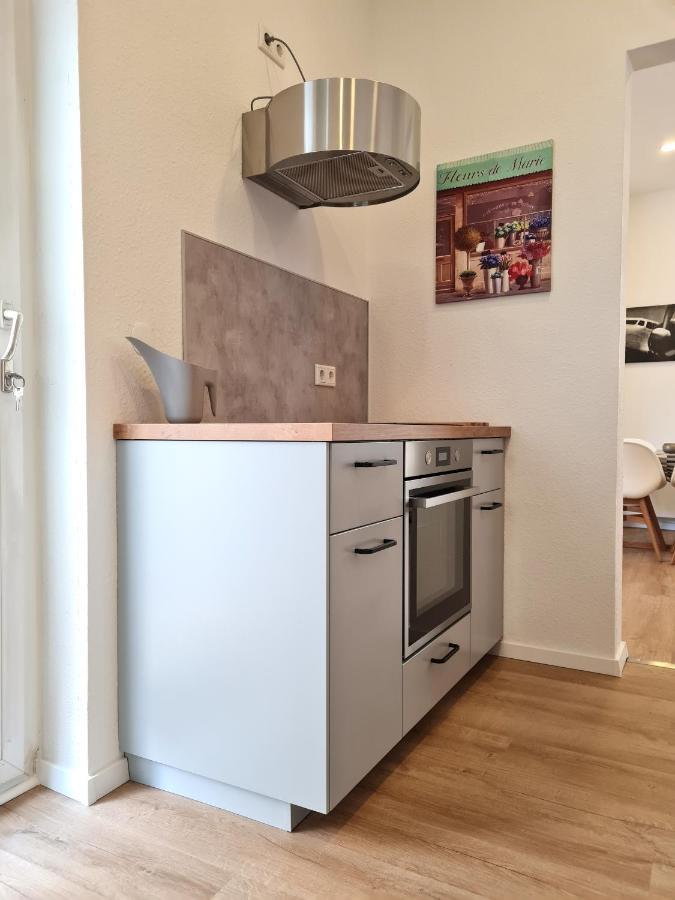 Burgunder Helle Und Geräumige *