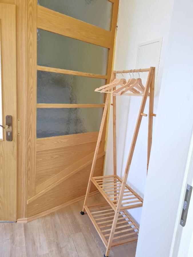 Apartment Burgunder Helle Und Geräumige