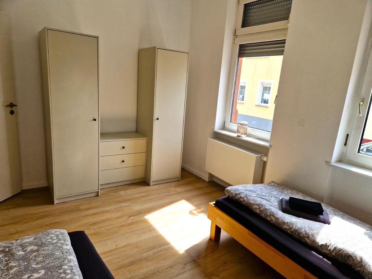 Apartment Burgunder Helle Und Geräumige *